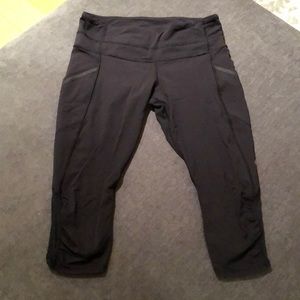 Lululemon black cropped pants
